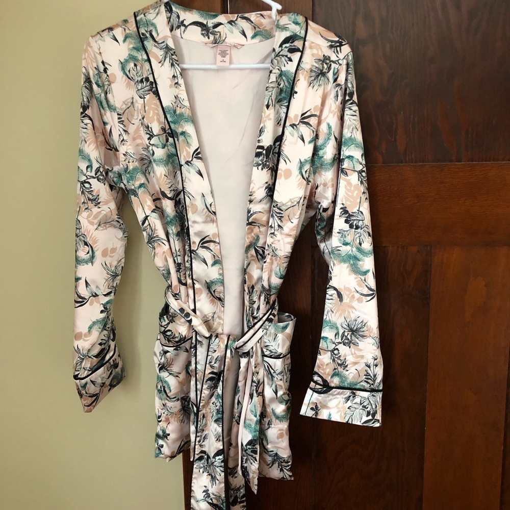 Gorgeous Victoria’s Secret kimono